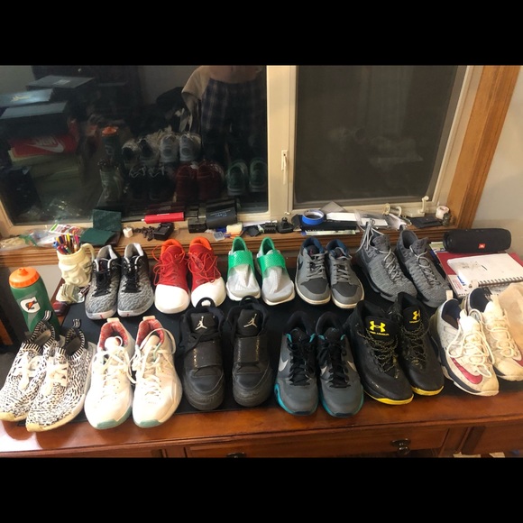 Lots of shoes - Picture 1 of 2